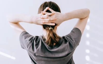 Pilates para cervicales y hombros cargados: liberar tensión desde el centro